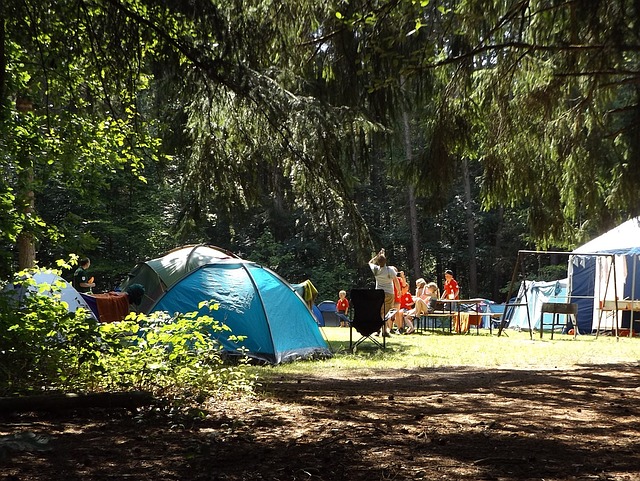 tábor v lese